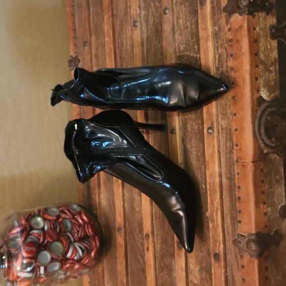 Soho Lab Black Stretch Vinyl Pointed Toe Booties - Picture 1 of 9